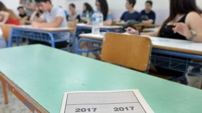 Πανελλαδικές: «Σφαγή» στις βάσεις – Τι δείχνουν τα επίσημα στατιστικά στοιχεία